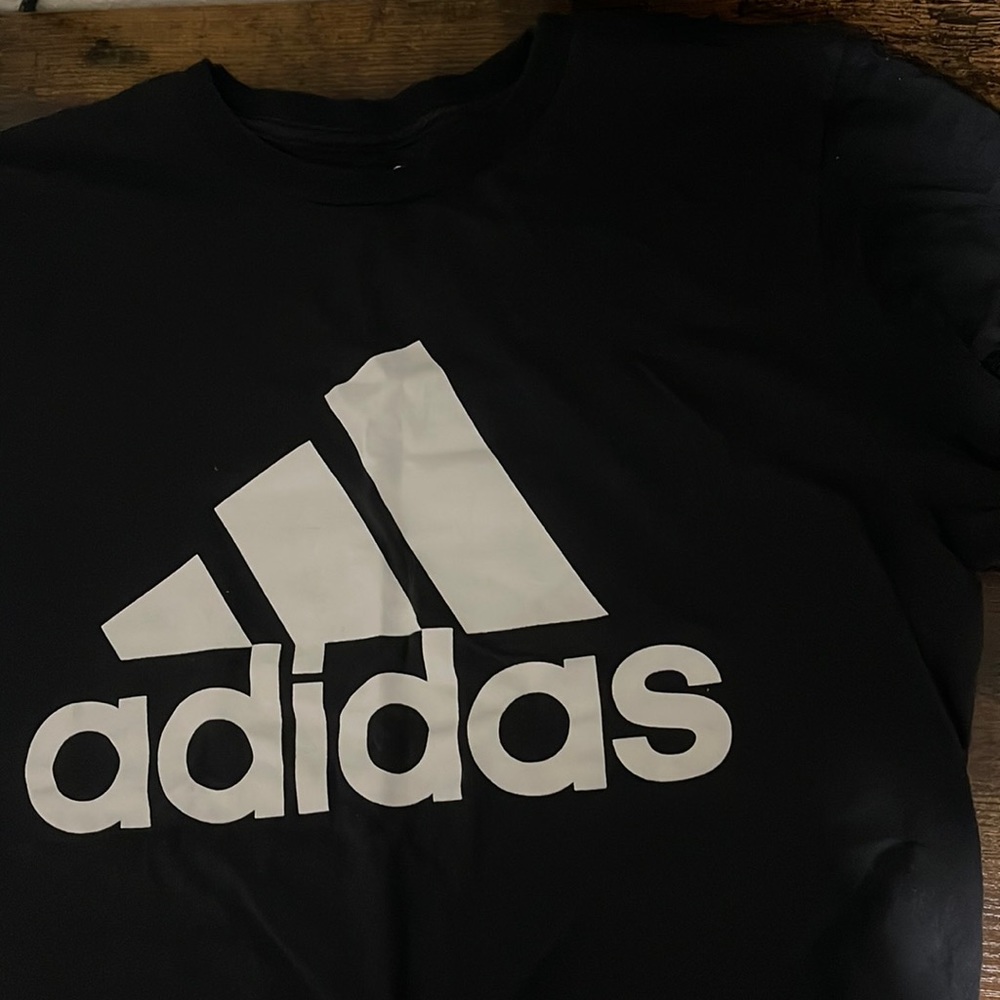 Black M adidas logo t shirt
